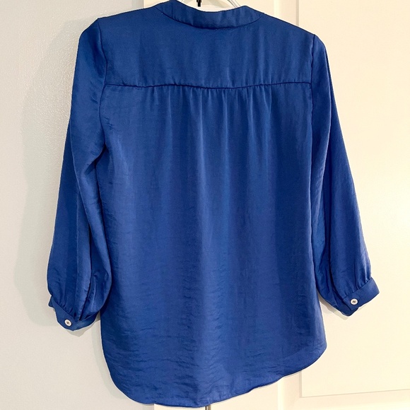 Vince Camuto Women's Women's V-Neck 3/4 Sleeve Rumple Blouse, cobalt/royal blue - Picture 2 of 6